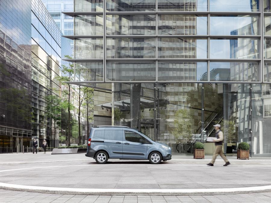  Ford Transit Courier 2018 года  (WW) (фото 10 из 13)